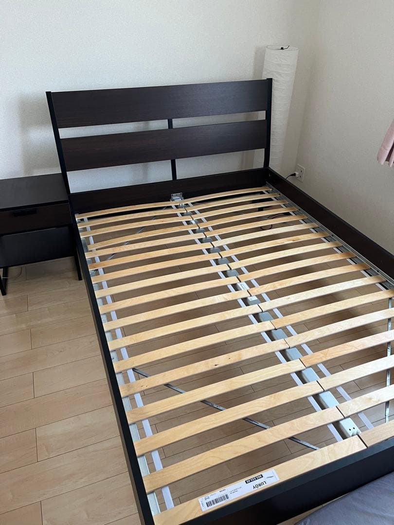 出張引き渡し可】IKEA TRYSIL ダブルベッドフレーム - メルカリ