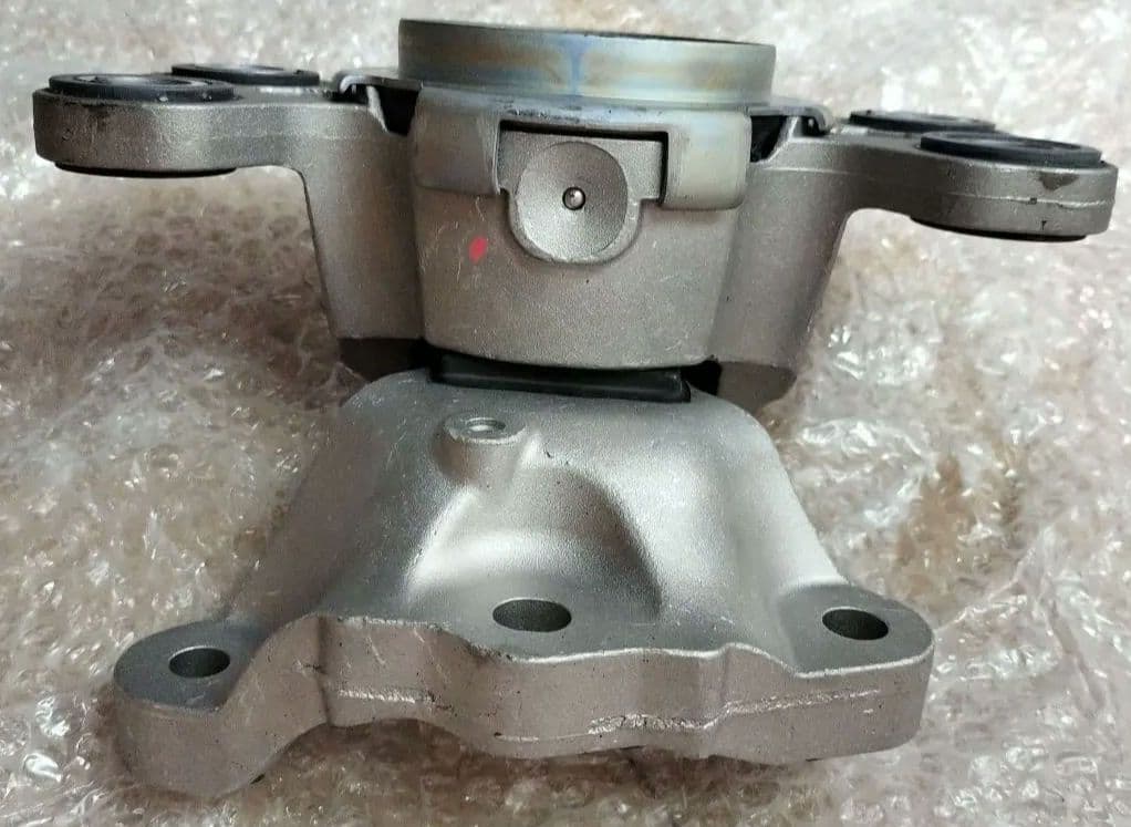 新品未使用 VOLVO純正 エンジンマウント 31401307 - メルカリ