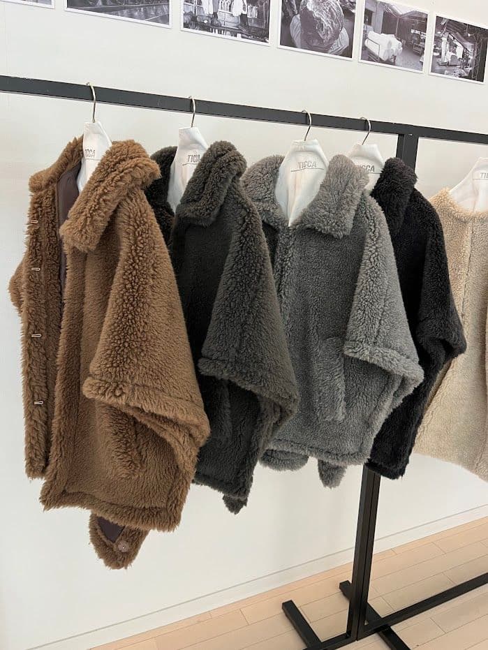 TICCA】ウールファーポンチョ - メルカリ