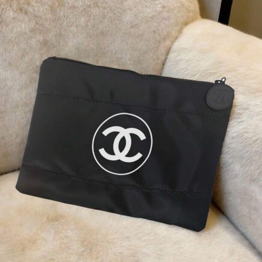 シャネル CHANELノベルティ ポーチ ビッグサイズ クラッチバッグ 黒色