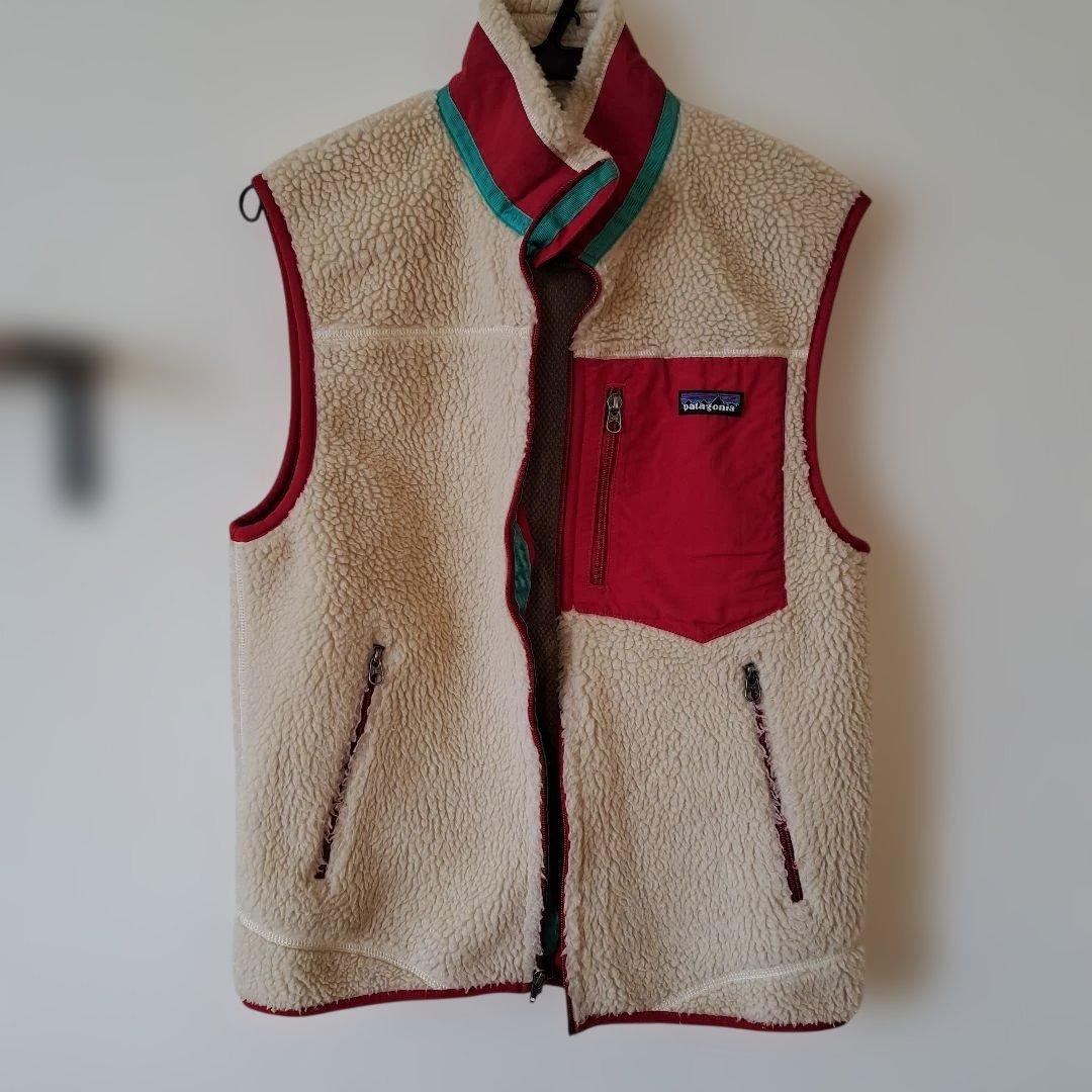 Patagonia メンズ フリースベスト Sサイズ クリーム/レッド - メルカリ