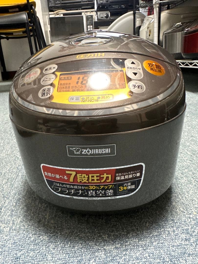 象印 (ZOJIRUSHI) の圧力IH炊飯ジャー「極め炊き」NP-NC18型 象印 象印 圧力IH炊飯ジャー 極め炊き NP-ZX18 極め炊き 炊飯器本体
