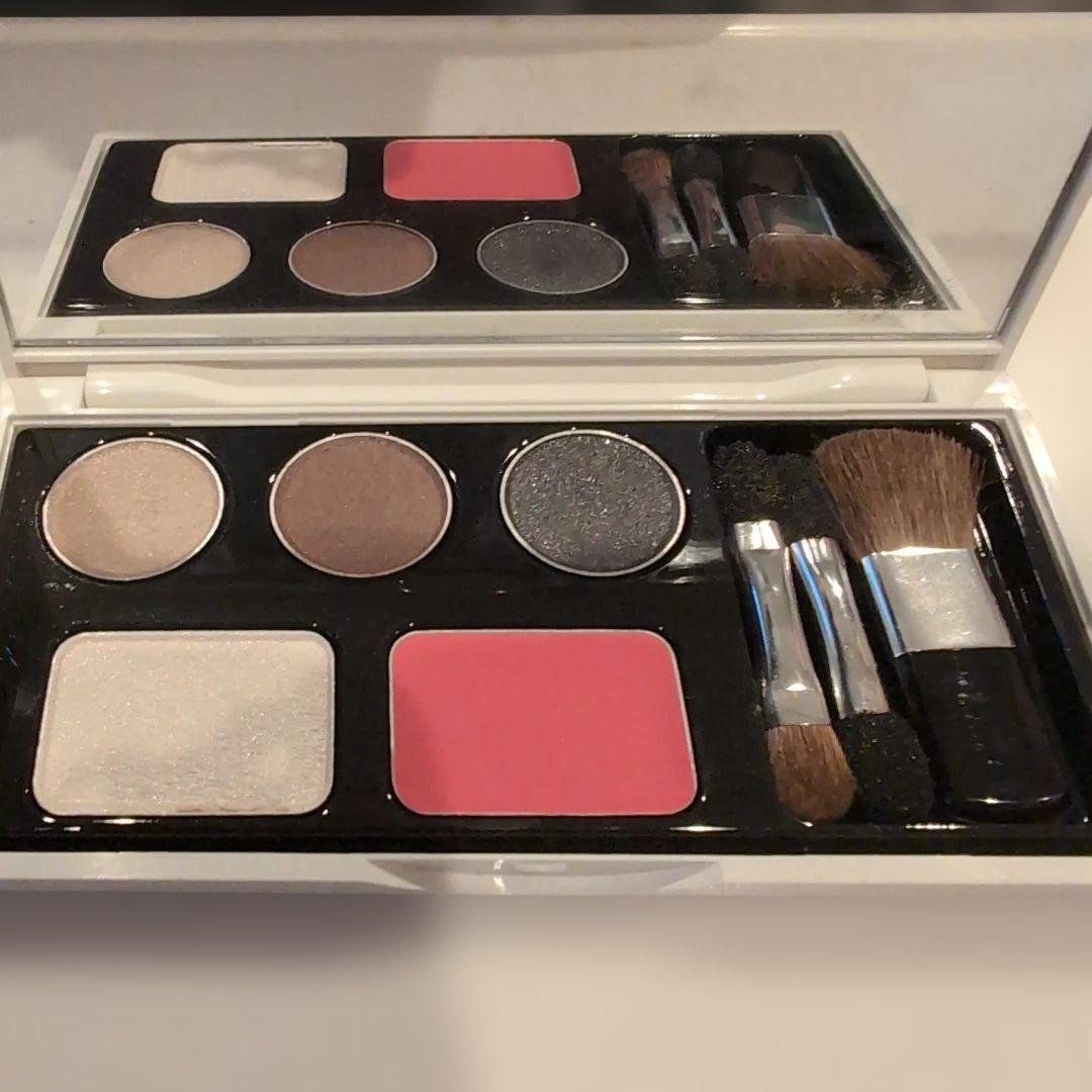 HITORI アイシャドウパレット アディクション / ザ アイシャドウ パレット + 006 Hidden Orchidの