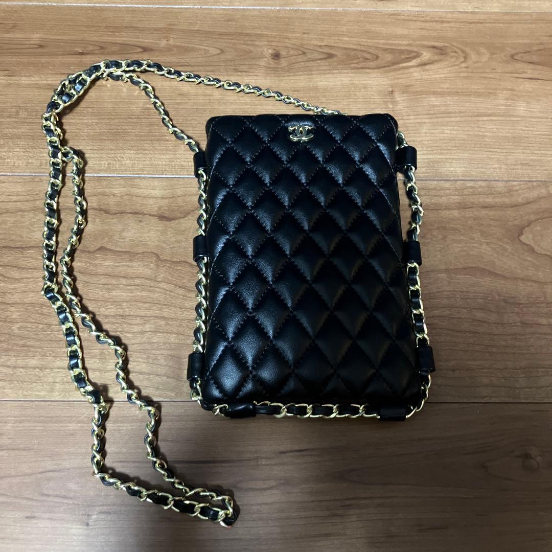 シャネル ノベルティ チェーンスマホショルダー - メルカリ