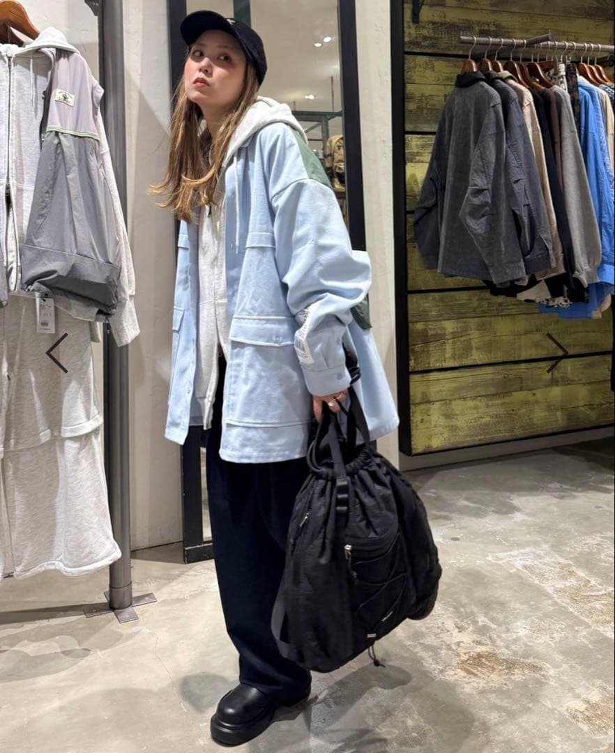 新品】niko and… ニコアンド てぃらバック切り替えシャツ ライトブルー