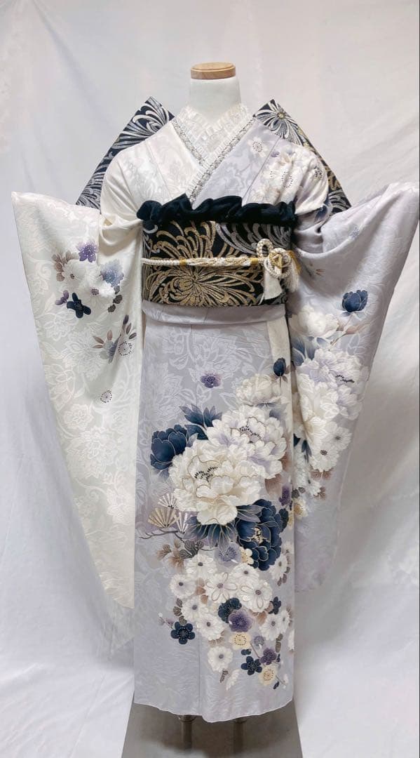 花柄刺繍 振袖のみ 華やか古典花柄刺繍衿通販 白/黒/赤/紫(4種類)｜成⼈式の振袖ネット