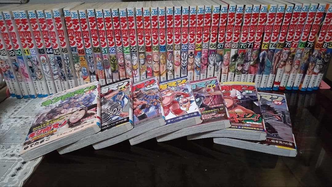 キン肉マン .37巻〜91巻まで.写真は 最後まで見てね新刊90巻91巻写真あり キン肉マン (37-91巻 最新刊) | 漫画全巻ドットコム