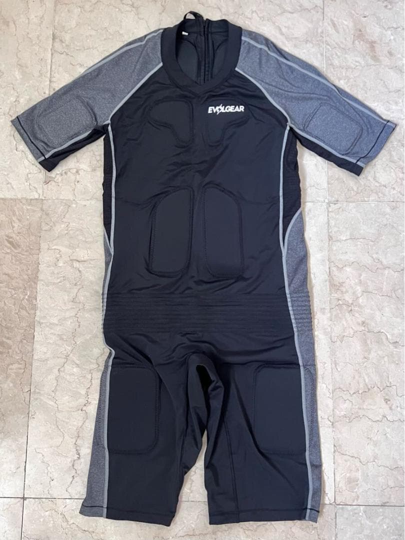 新品未使用 定価165,000円 EVOLGEAR EMSスーツセット 2XL