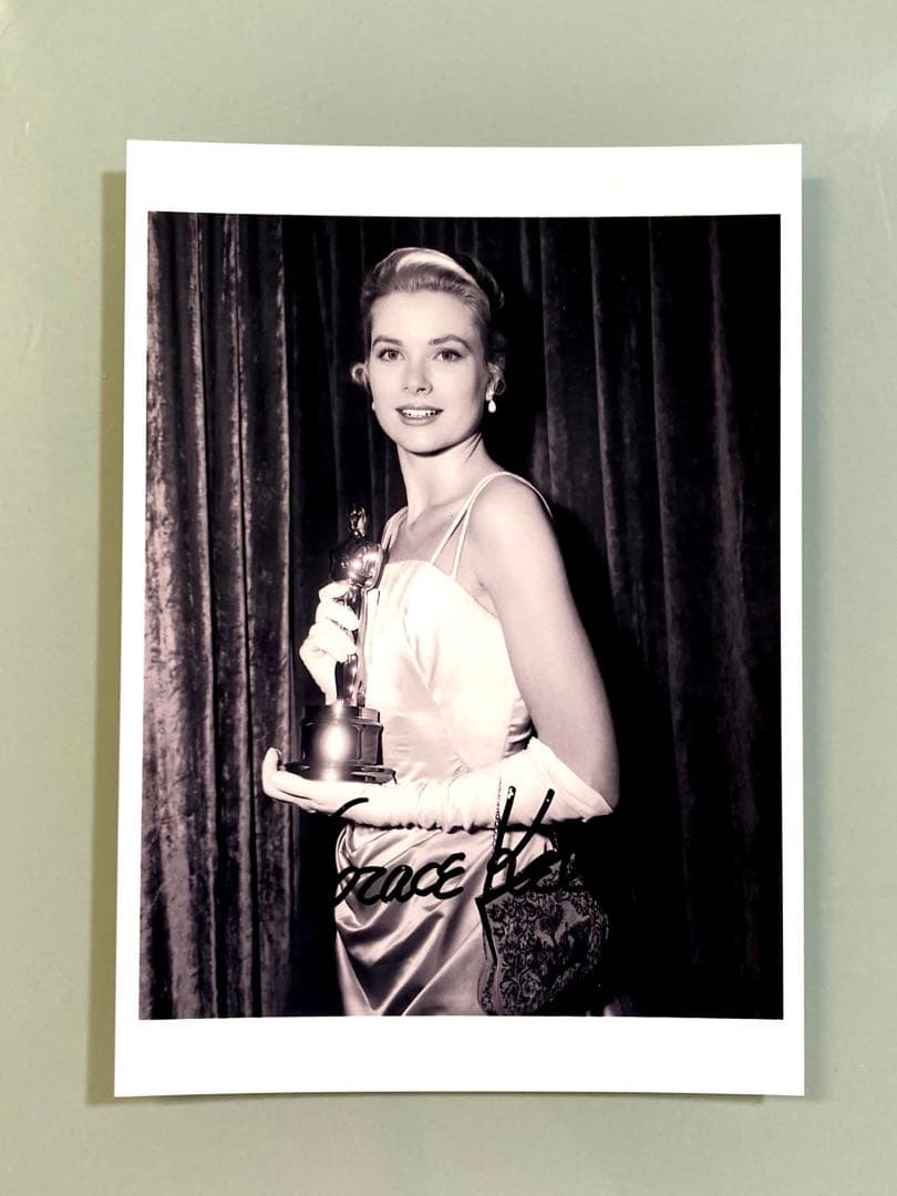 グレース・ケリー直筆サイン入り2Lサイズ写真… - メルカリ