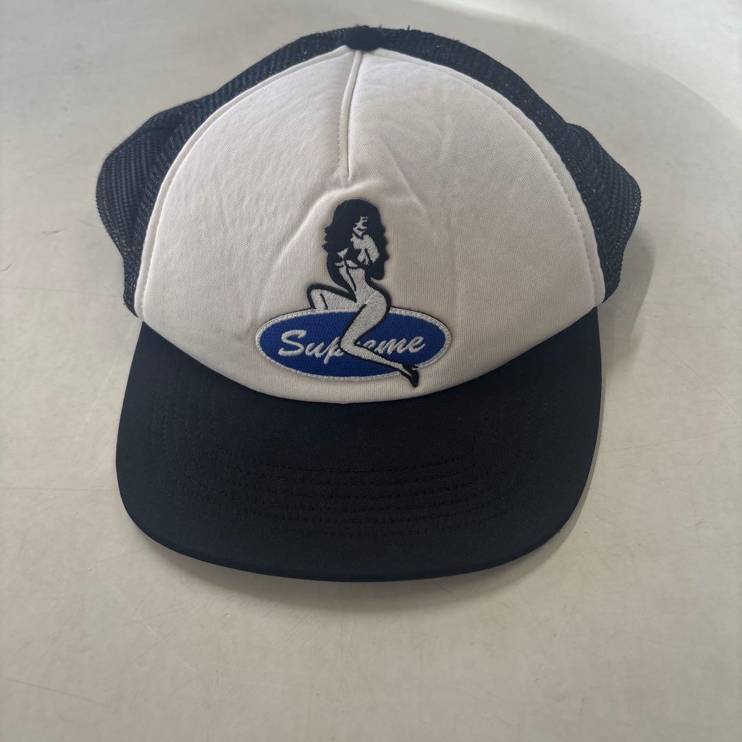 Supreme トラッカーキャップ ホワイト/ブラック クロムハーツトラッカーキャップキングタコCHスクロールブラック