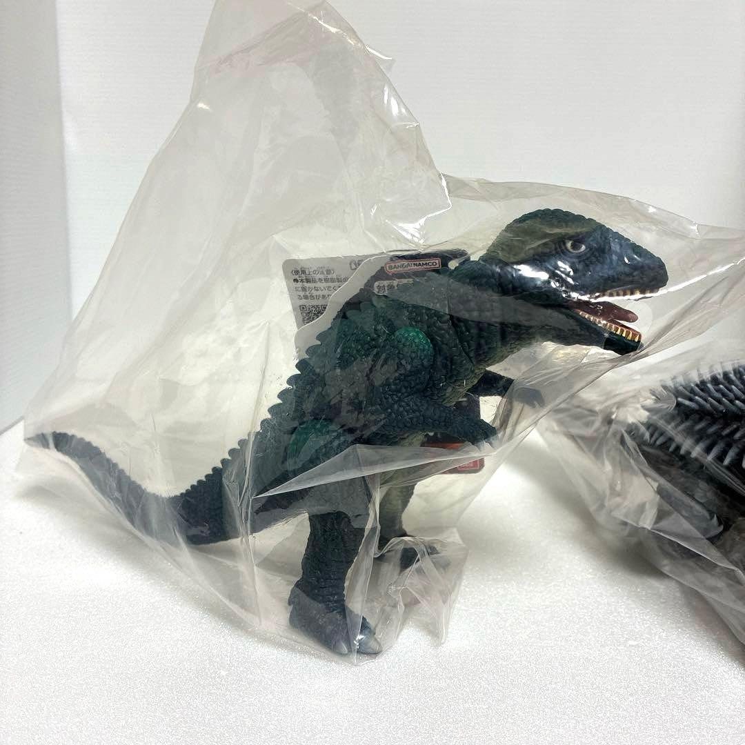絶版】ムービーモンスター ゴロザウルス&アンギラス - メルカリ