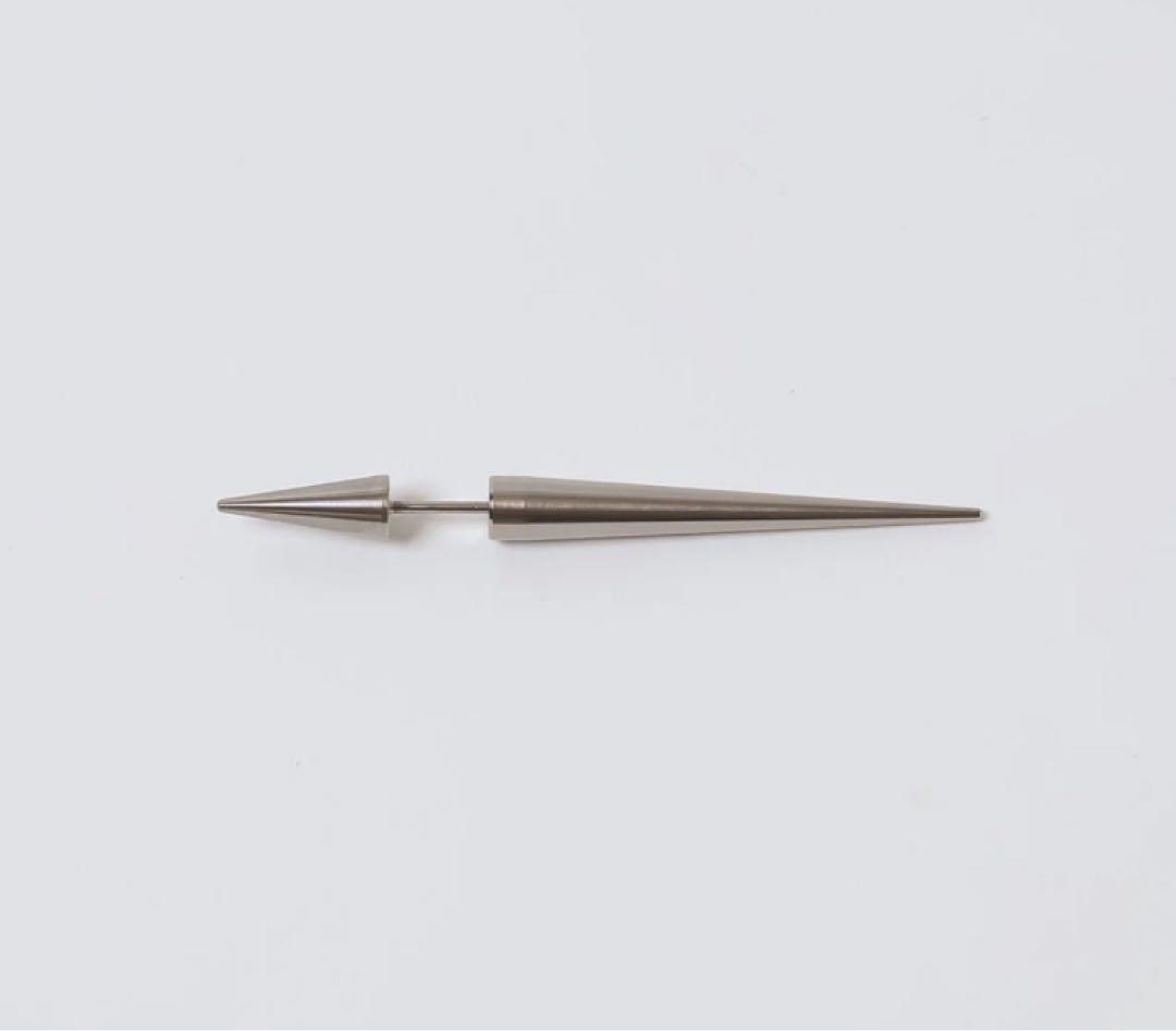 椎名林檎 ウヱポン円錐 ピアス 2個セット 景気の回復 - メルカリ