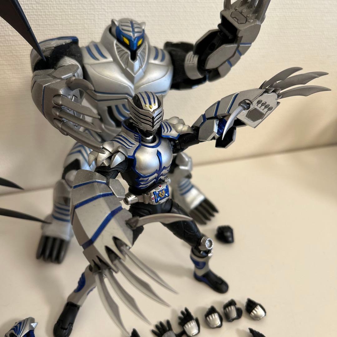 S.H.figuarts フィギュアーツ 仮面ライダー龍騎ミラーモンスター 真骨