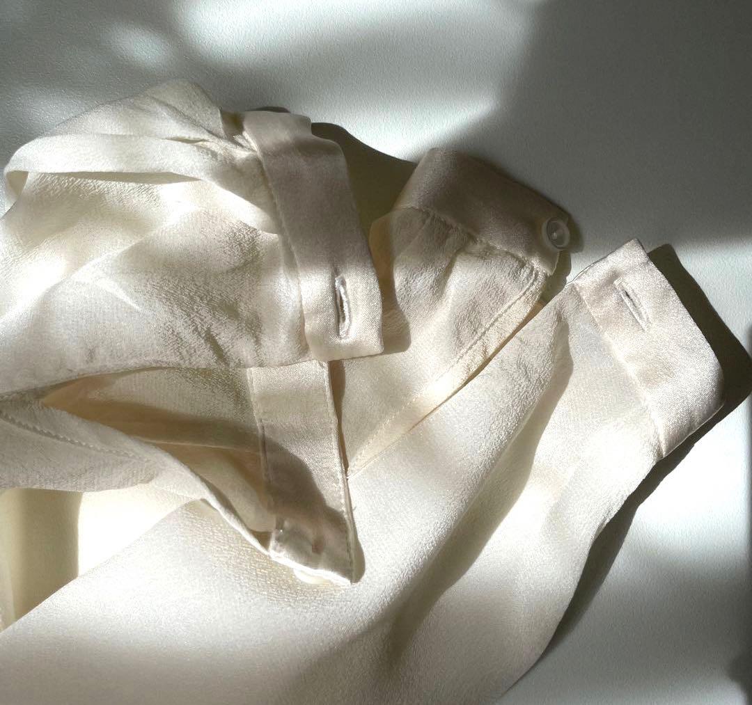 《美品》トゥモローランドコレクション　シルクサテン　ボウタイブラウス　3.3万