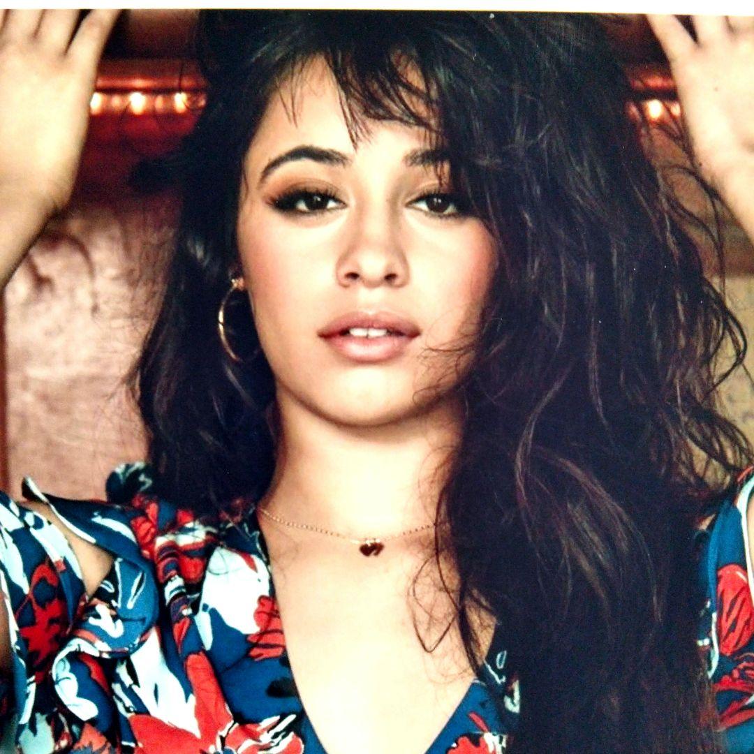 カミラ・カベロ直筆サイン入り超大型写真…Camila Cabello… - メルカリ