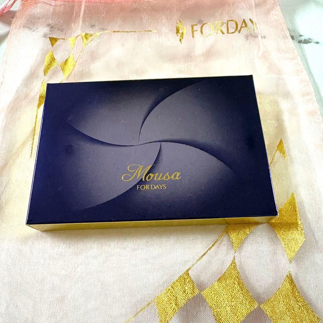 フォーデイズ ムーサモイスチュア パウダーファンデーション 【ライト