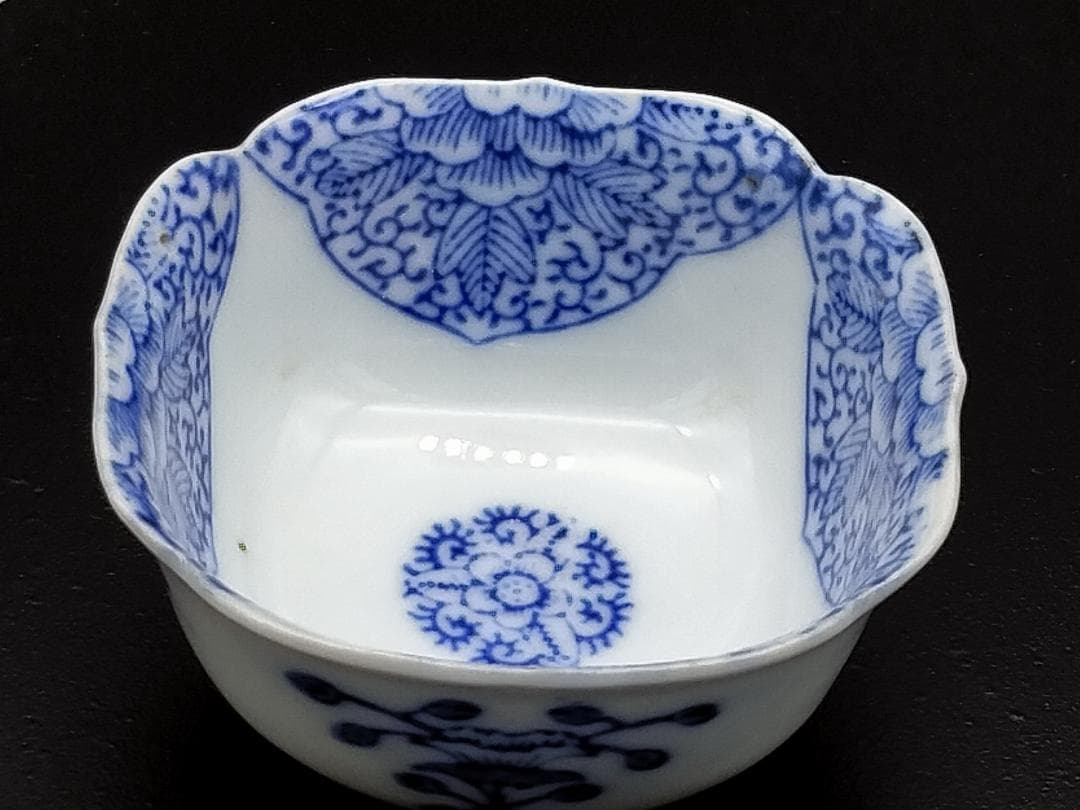 古伊万里 蒟蒻印判 花唐草文 稜花 四方 向付 「角白山」銘 - メルカリ