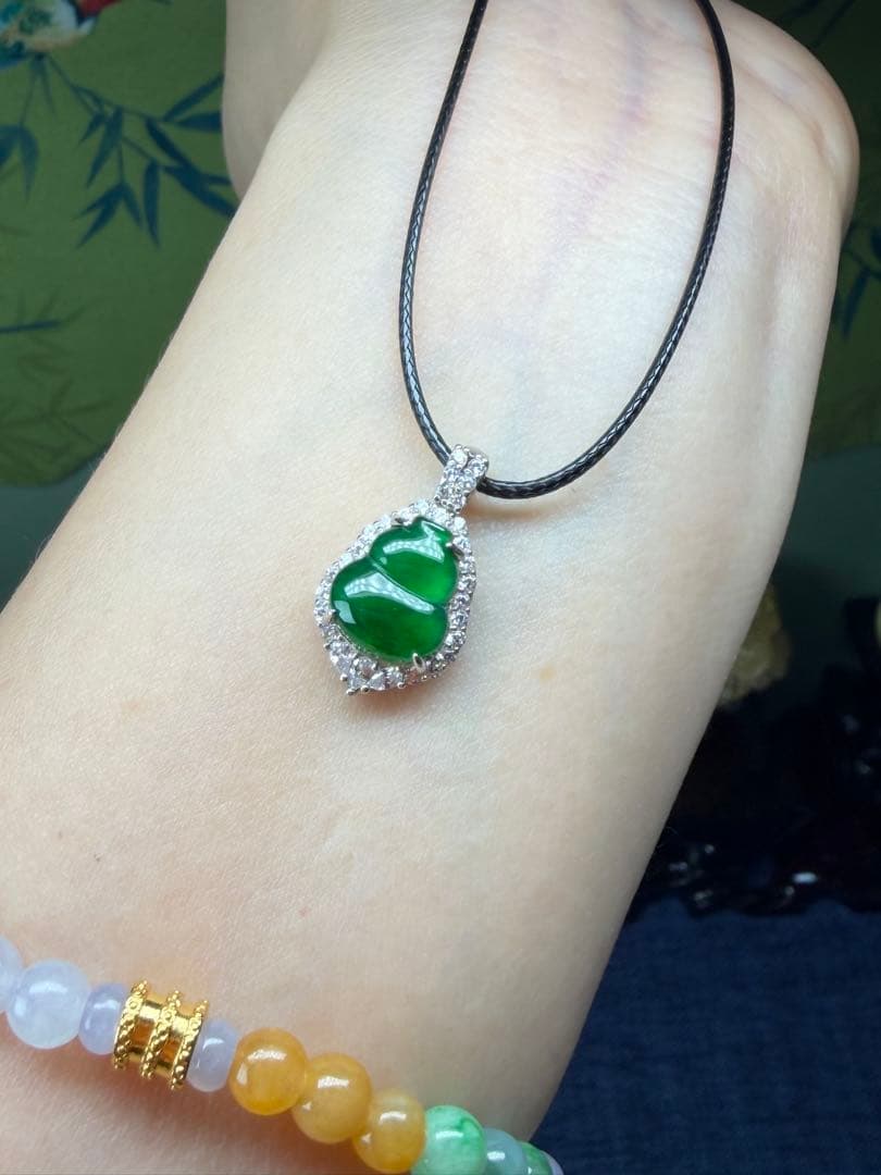 天然A貨翡翠 ロウカン質満緑翡翠【福・禄・寿】福瓢箪ペンダントトップ