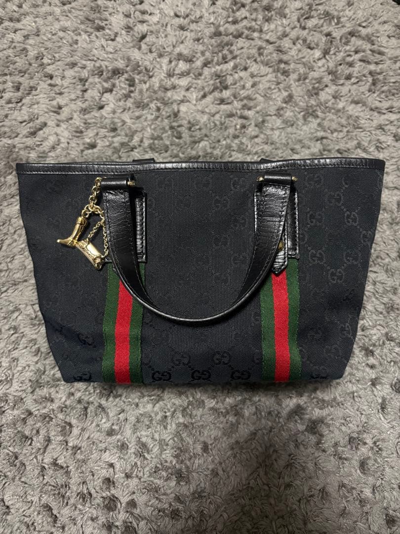 Gucci ブラック GGパターン ハンドバッグ - メルカリ