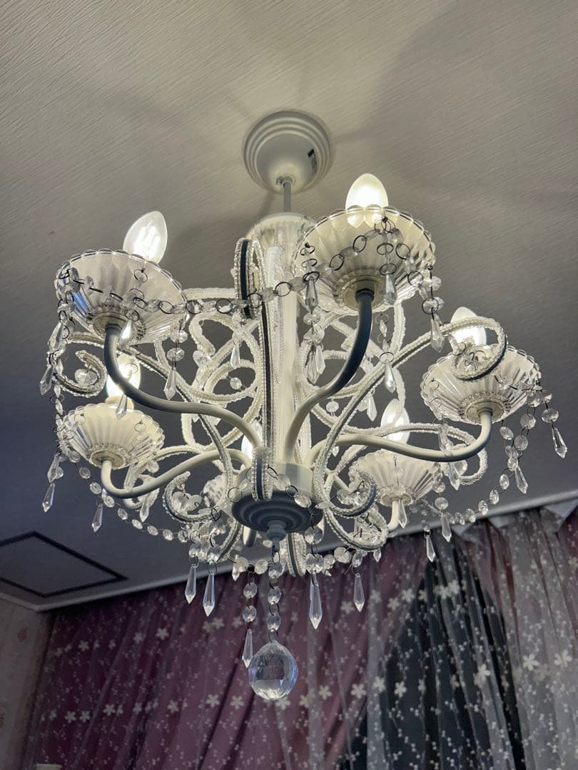 ホワイトシャンデリア 6灯 5月下旬発送 - メルカリ