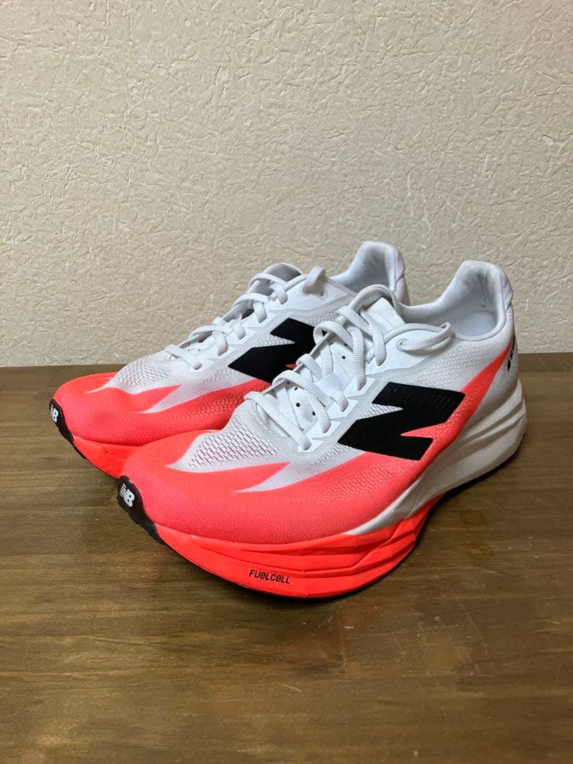 ニューバランスFuelCell SC ELITE V5 25.5cm