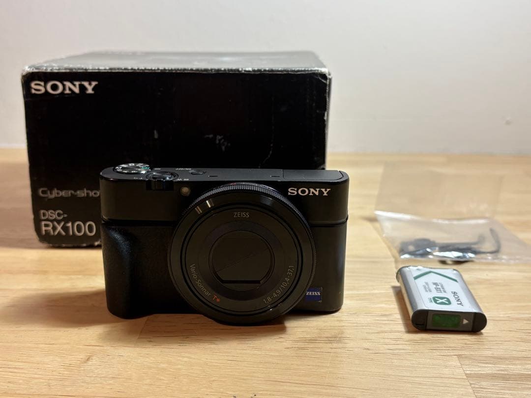 Sony DSC-RX100 初代後期 本体 + バッテリー1個 ジャンク扱い Sony DSC-RX100 初代後期 本体 + バッテリー1個 ジャンク扱い Sony DSC