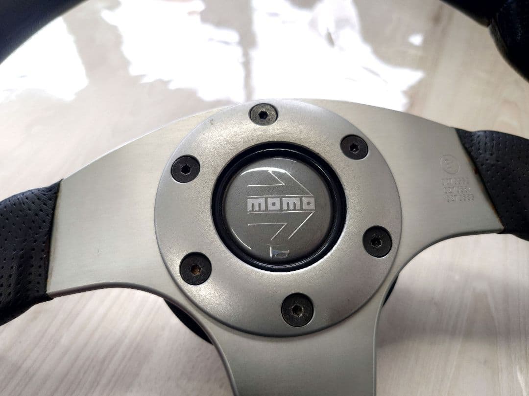 最終価格　【美品】momo　D35 ステアリング　race MOMO（モモ） 【正規品】モモ ステアリング RACE レース ノト ブラック