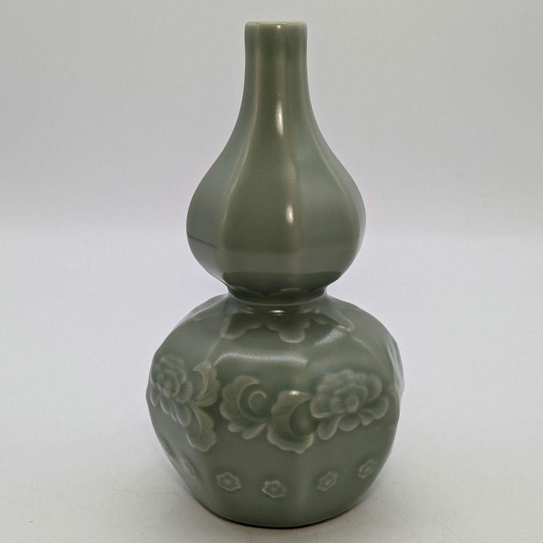 三田青磁 瓢箪徳利 三田狭山銘 酒器 とっくり 花入 花器 花瓶 陽刻牡丹