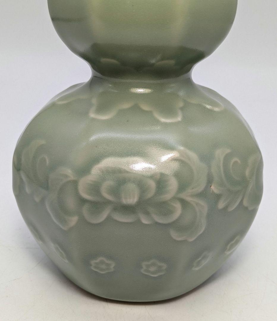 三田青磁 瓢箪徳利 三田狭山銘 酒器 とっくり 花入 花器 花瓶 陽刻牡丹