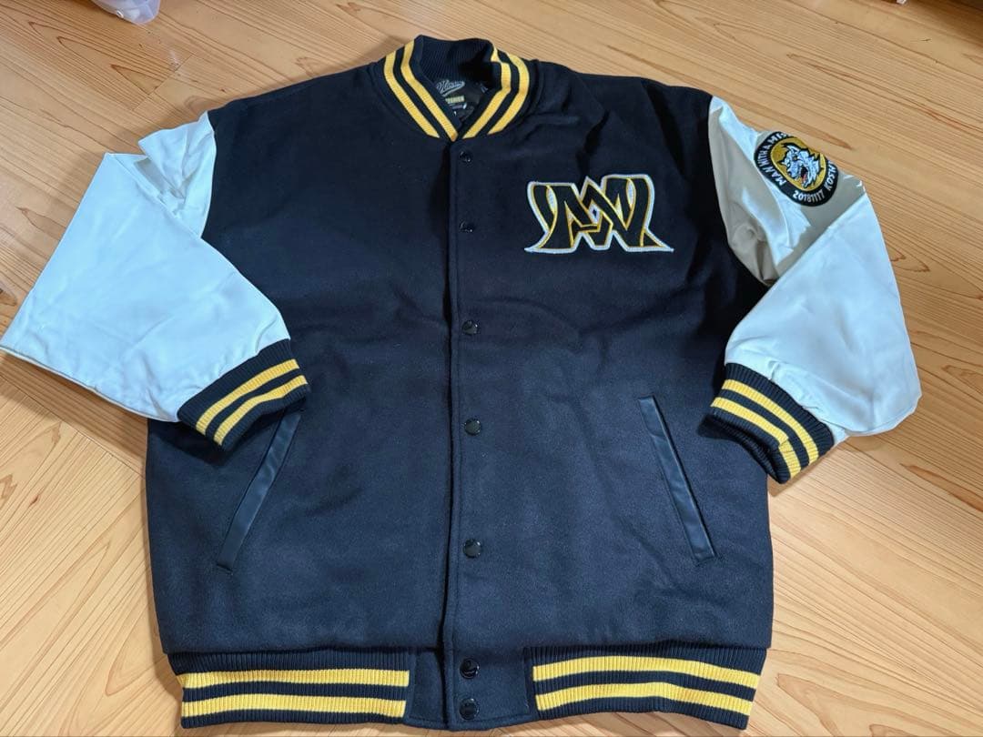 MAN WITH AMISSION2018年の甲子園公演　スタジャン Amazon.co.jp: マンウィズ MAN WITH A MISSION 甲子園スタジャン M