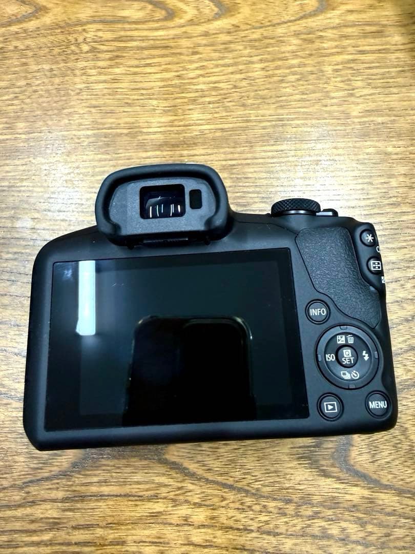 極美品】Canon EOS R100 レンズキット☆ショット数1000枚以下 - メルカリ