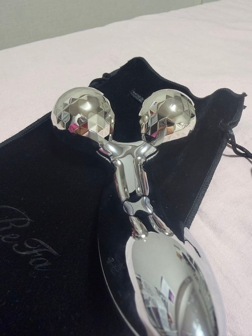 ReFa 美顔ローラー シルバー 専用ポーチ付き - メルカリ