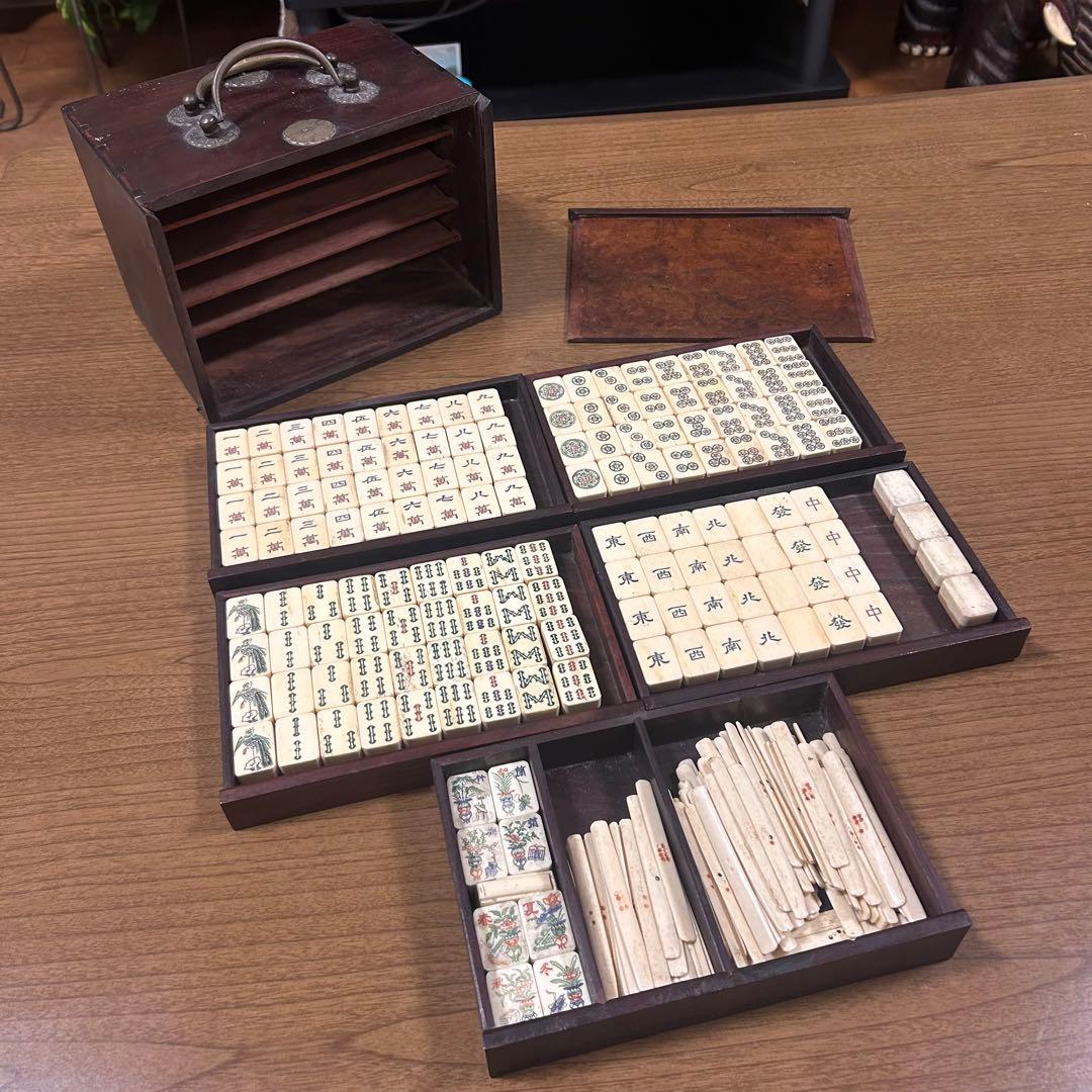 【背竹牌】唐木箱付き麻雀牌 アンティーク 骨牌 骨董 中国 当時物 中国 竹嵌 骨牌 背竹牌 麻雀牌 木箱付 D 8693 - メルカリ