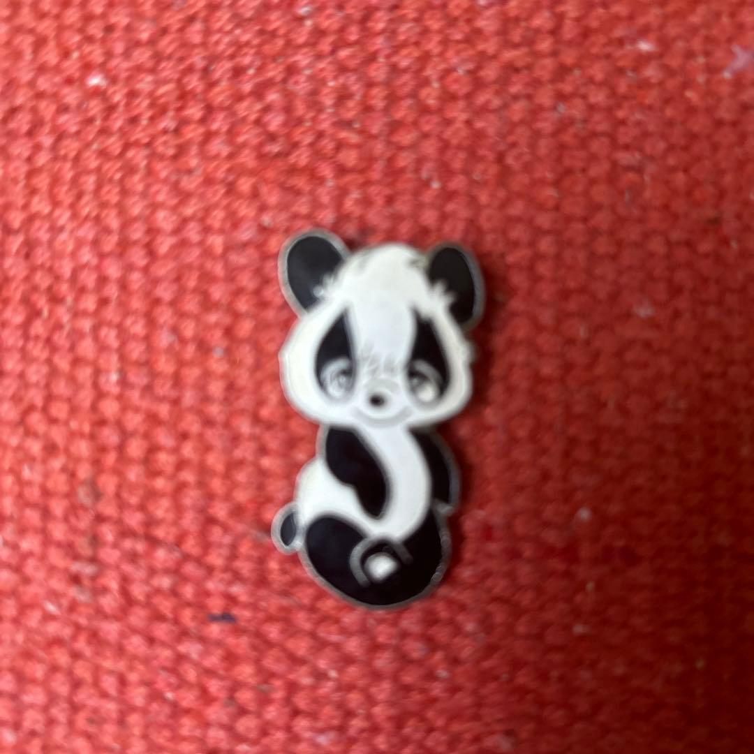 懐かしの昭和レトロ サンリオパンダ デザイン ブローチ - メルカリ