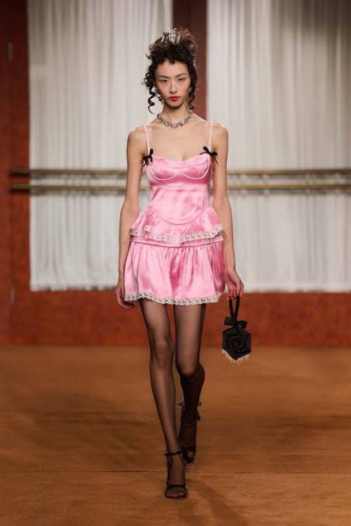 shushu/tong ピンク　ワンピース Shushu/tong ウィメンズ ドレス | SSENSE 日本