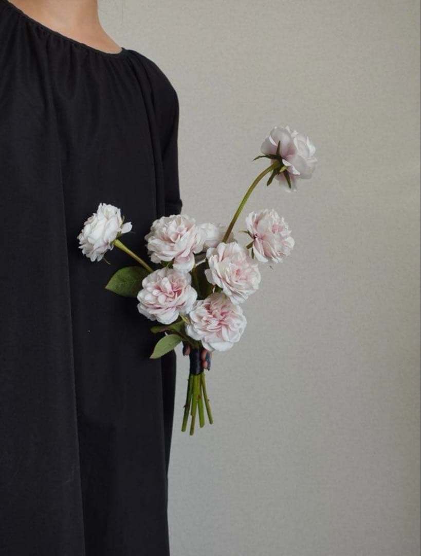 スモーキーピンクローズのシングルブーケ 韓国ブーケ ウェディングブーケ