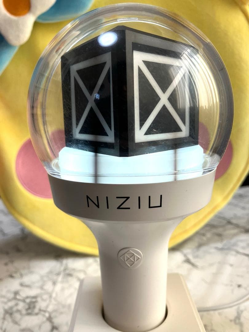 NiziU ペンライト RIO うちわ ケース ライブグッズ 公式 - メルカリ