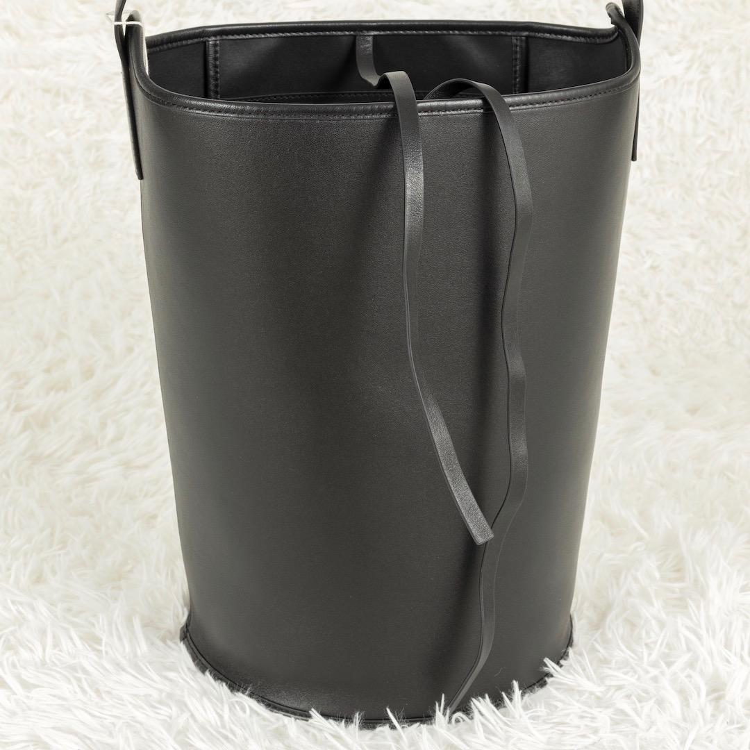 未使用タグ付き ETRE TOKYO ラムレザーバケットバッグ ブラック - メルカリ