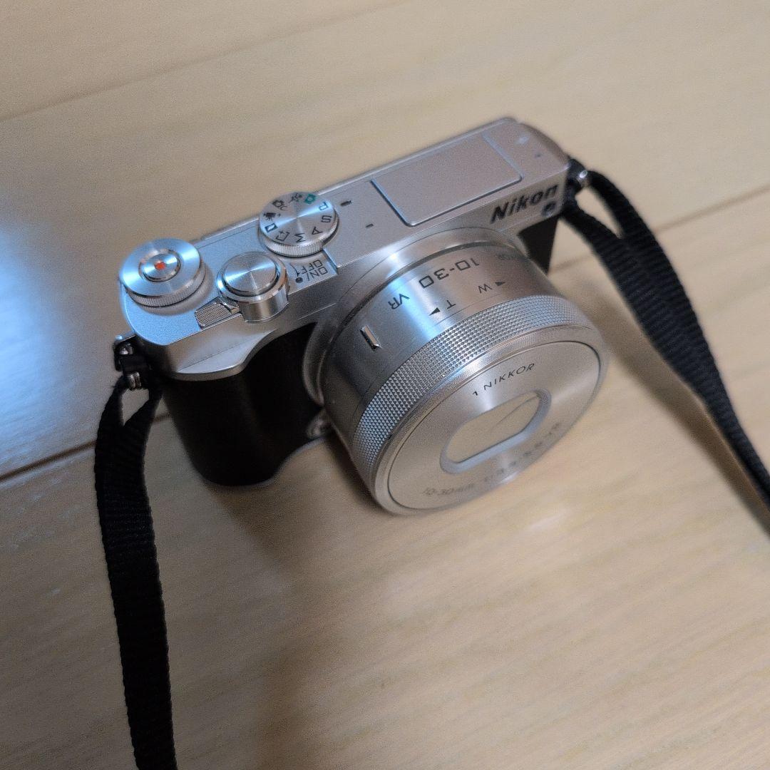 Nikon 1 J5本体 標準ズームレンズ 18.5mm単焦点レンズ付 Nikon 1 J5 ミラーレス一眼カメラ ブラック [ズームレンズ+単焦点