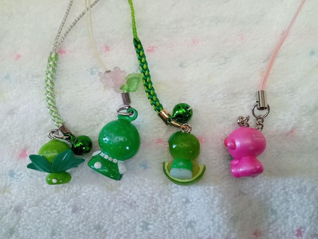 ゆうパケット】ハローキティ 根付け 緑の柑橘類 4点セット - メルカリ