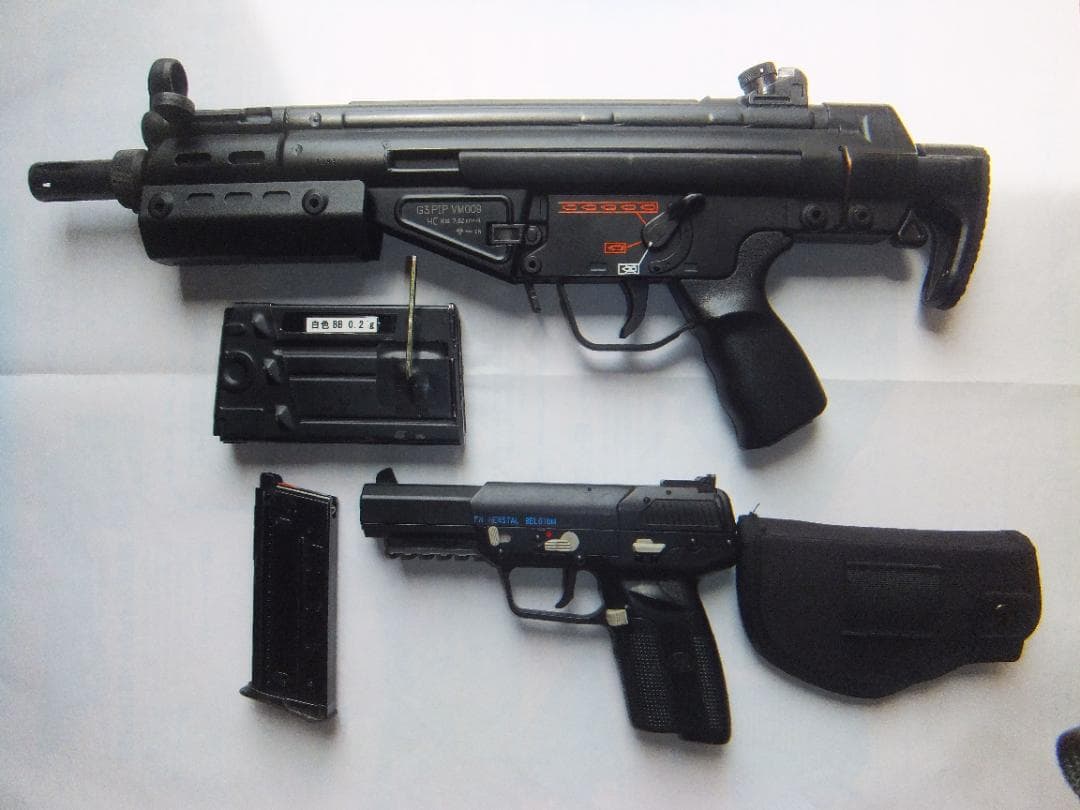 マルイ電動ガンG3SASHCとマルシンCO2ガスブローバクハンドガンFN5-7 東京マルイ マルイ電動ガンG3SASHCとマルシンCO2ガスブローバク