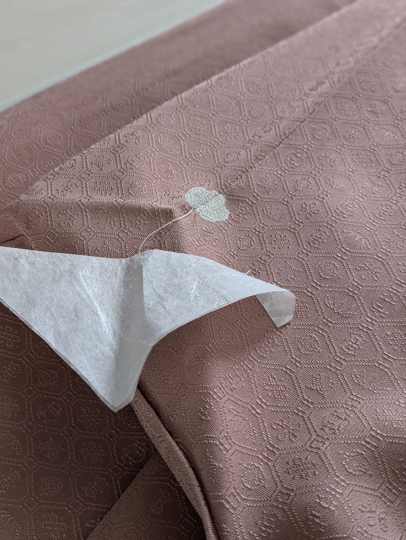 正絹老舗伊と幸色無地宝尽くし文様色無地一つ紋 - メルカリ