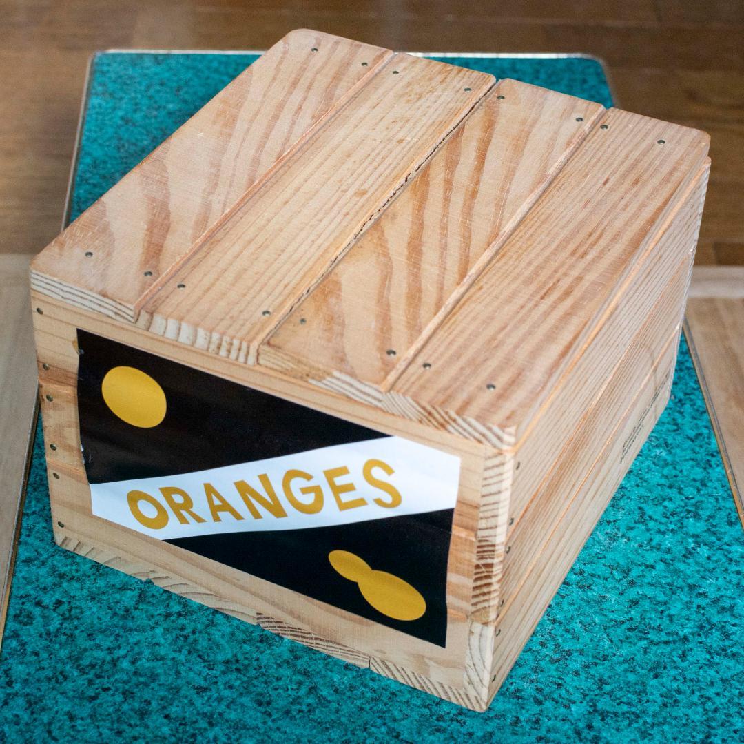 チェブラーシカぬいぐるみ オレンジ木箱入り - メルカリ