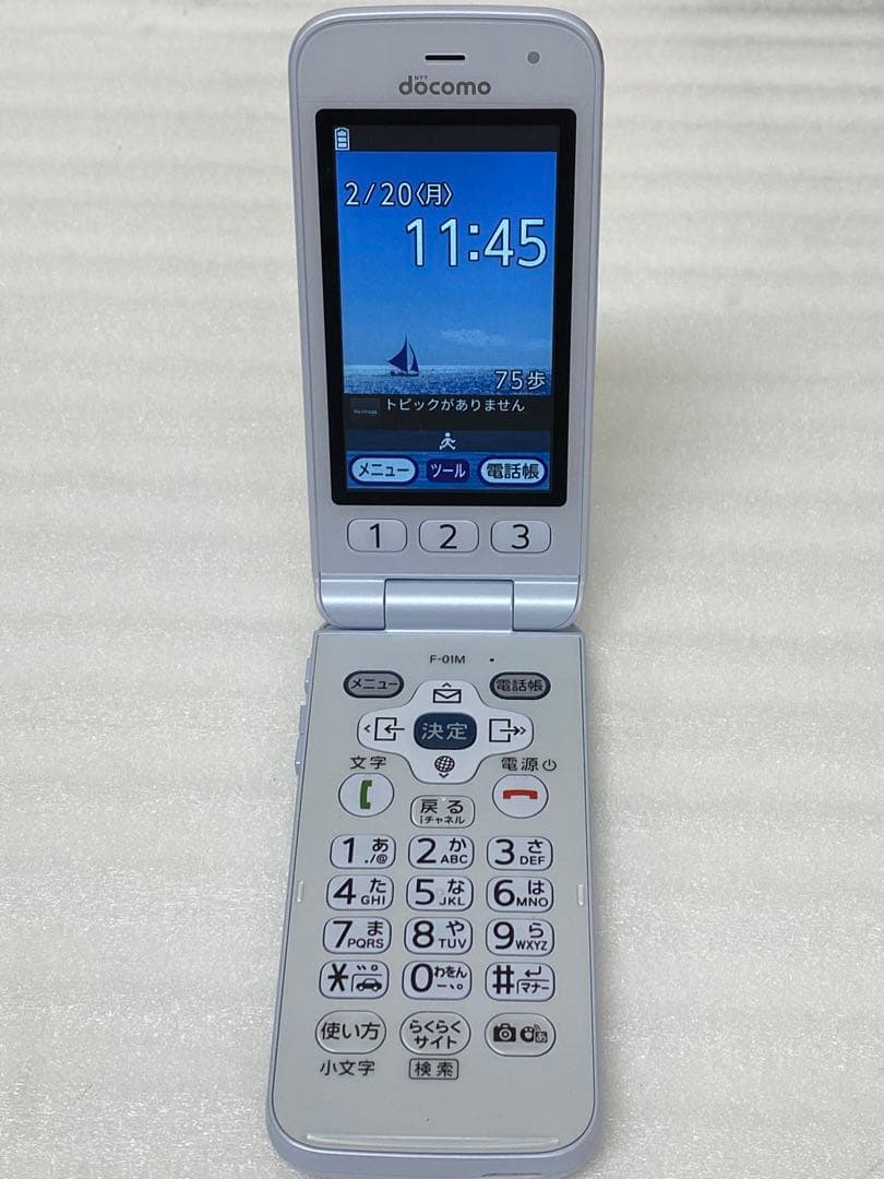 3-768 docomoらくらくホンF-01Mホワイト4Gガラケー卓上充電器付き