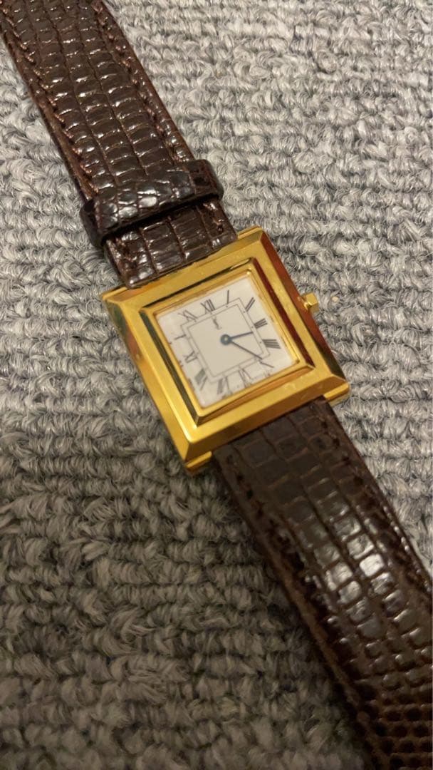 イヴ・サンローラン　ブラウンレザー スクエア型時計 稼動品YSL イヴ サンローラン レクタンギュラー スクエア型 レディース