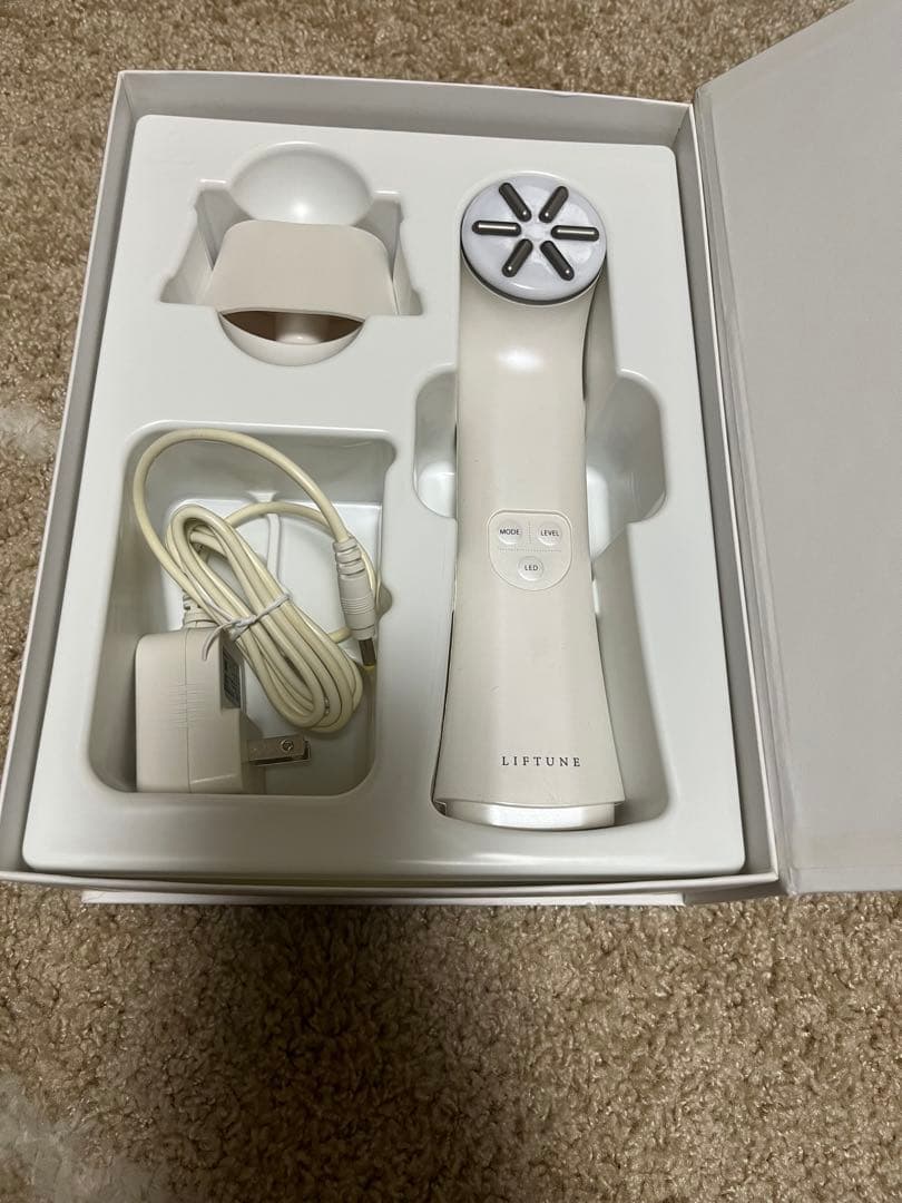 LIFTUNE 美顔器　ホワイト　箱・充電器・スタンド付き 楽天市場】家庭用複合フェイシャル美容機器 LIFTUNE [リフチューン