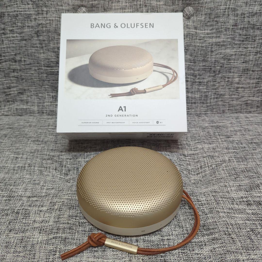 スピーカー・ウーファー Bang&Olufsen Beosound A1 2nd Gold Tone ブルートゥーススピーカー ゴールドトーン BEOSOUND-A1-2ND-GOLDTONE