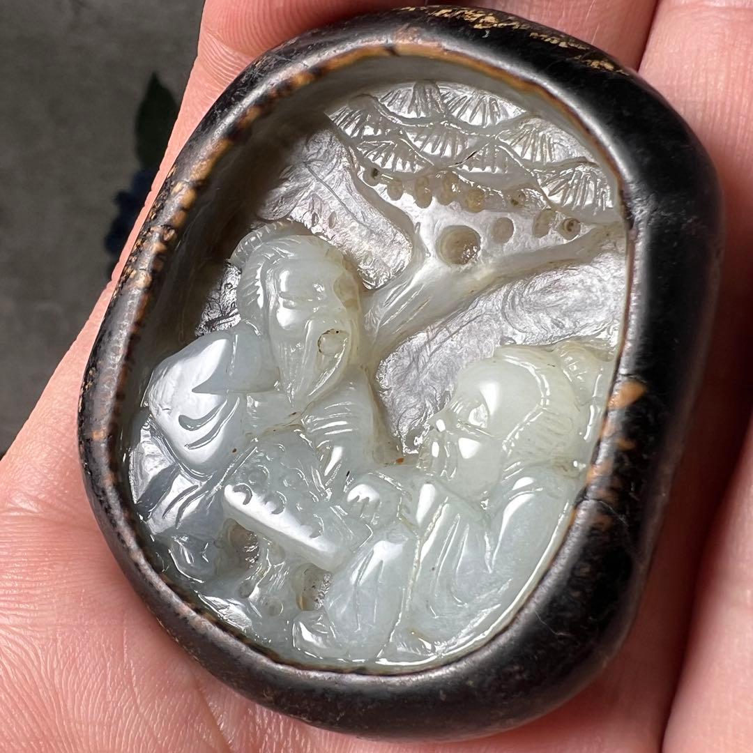 【白玉】皮付き白玉松下老人図吊坠　ペンダントトップ 和田玉 , 羊脂玉（ホータンギョク,ヨウシギョク） ペンダントトップ