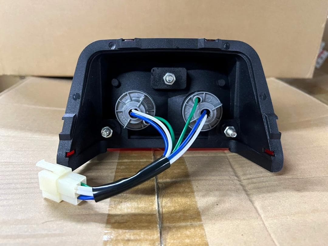 XJ400 テールランプ 赤 - メルカリ