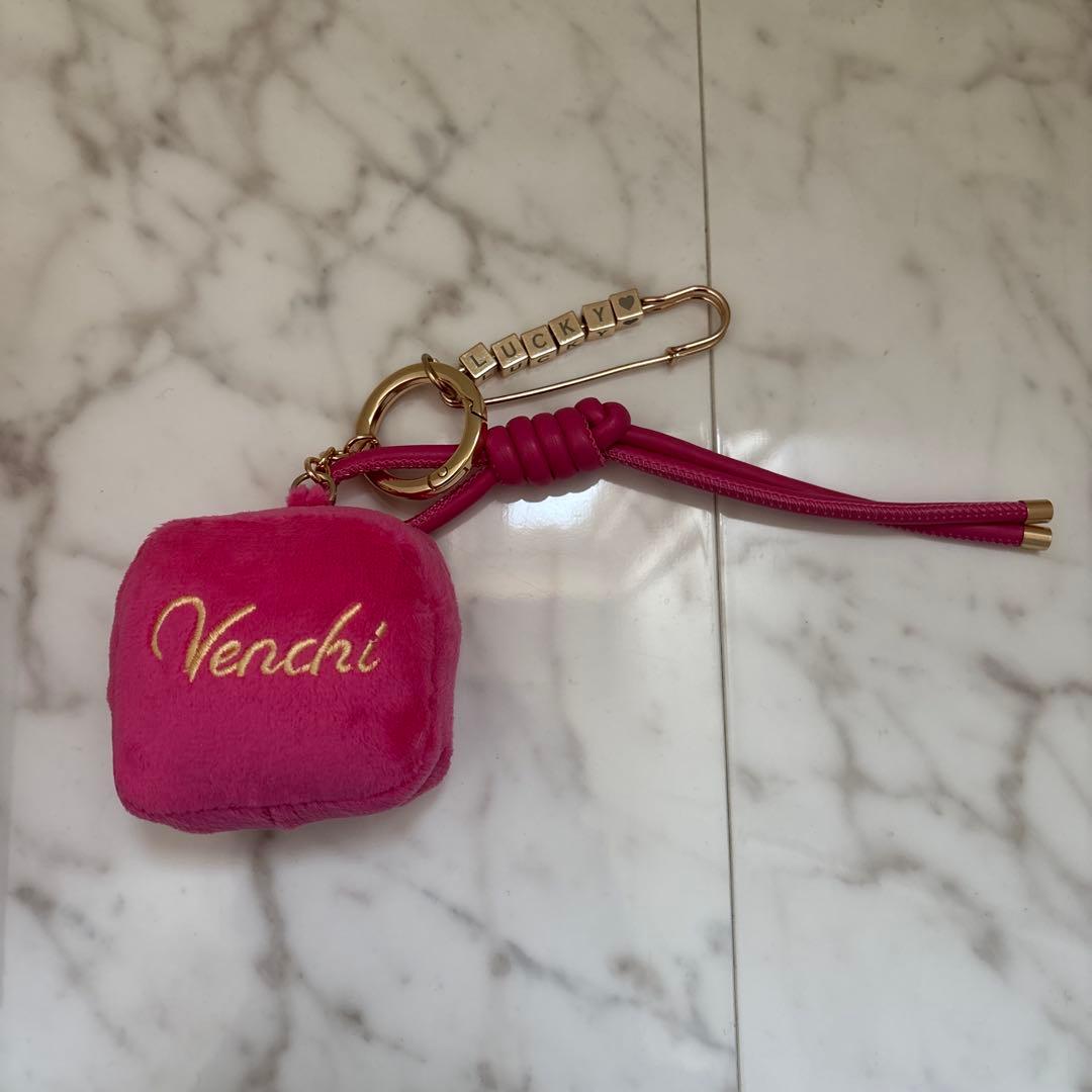 新品未使用】Venchi ヴェンキ ラズベリー チャーム 外箱不良 - メルカリ